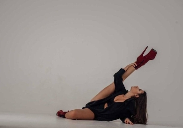 From Start to Finish: What to Expect During a Professional Photography Session body thumb image